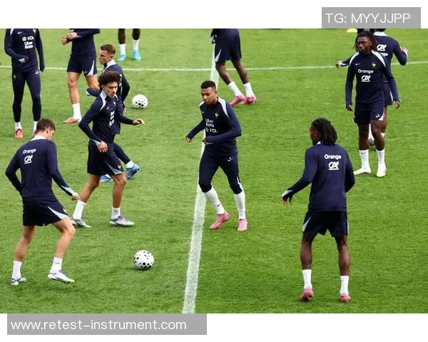 姆巴佩领衔法国队冲击世界杯冠军展现超凡实力与团队合作精神