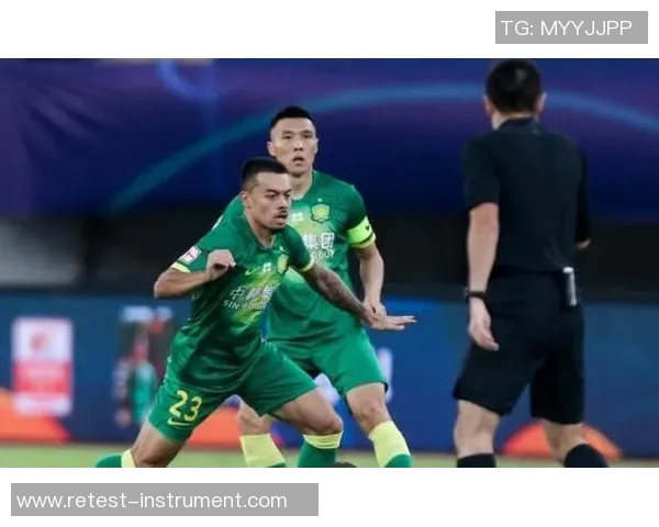 恒大与上港比赛裁判表现引发争议球迷热议判罚尺度与公平性