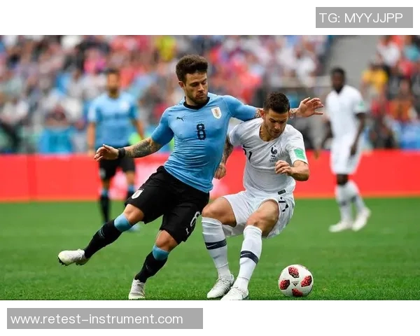 法国与乌拉圭足球对决精彩瞬间图片回顾与分析