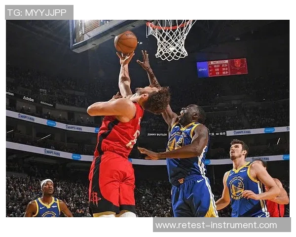 火箭队与雷霆队激战三月二十七日争夺季后赛席位的关键对决