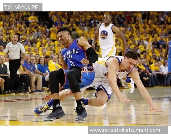 2016年西部决赛勇士与雷霆的激烈对决回顾与精彩瞬间分析